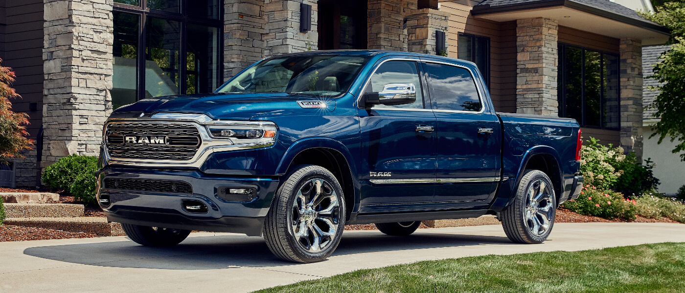 2023 Ram 1500 Exterior Driveway